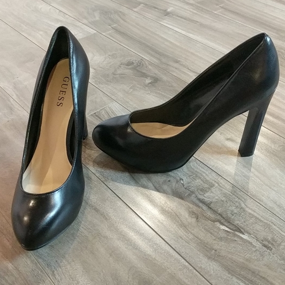 ❄️ 3/$25 HOST PICK GUESS Black High Heel Sh…